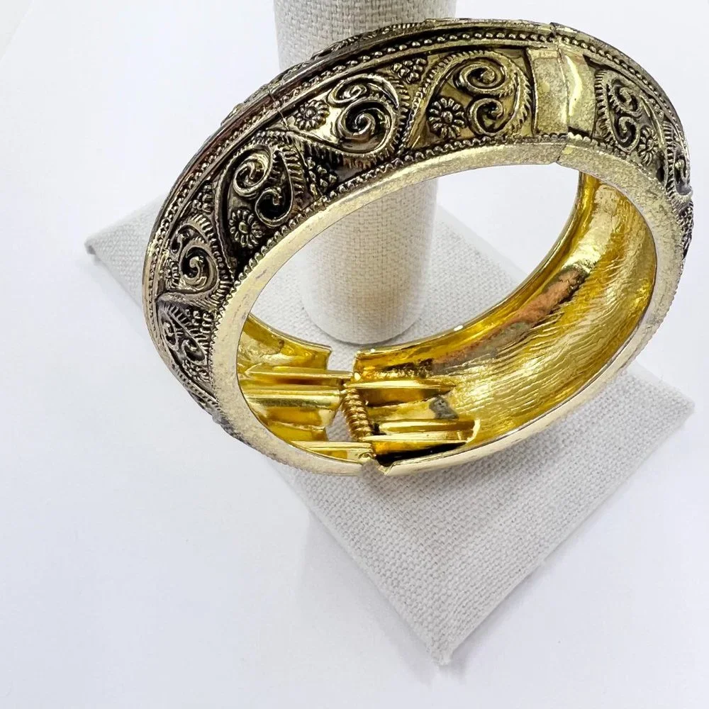 Beautiful Antiqued Gold Tone Hinged Filigree Bangle Bracelet - Picture 4 of 8